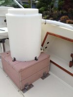 V20 - Kodiak Bait Tank w Stand_edited-1.jpg