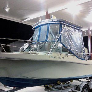 my buddy took these with his cell phone tonight at a gas station (11/27/08). not my boat but it's got a nice hardtop